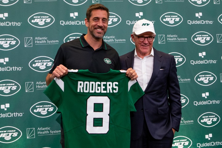 Aaron Rodgers att bära nr 8 New York Jets tröja